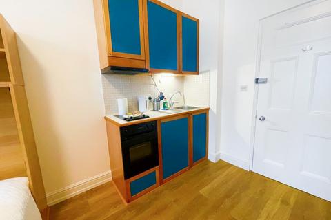 Studio to rent - Fulham Palace Road, Hammersmith, London, W6