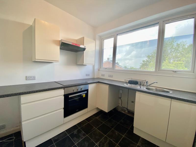 Blackwater 3 bed apartment £1,200 pcm (£277 pw)