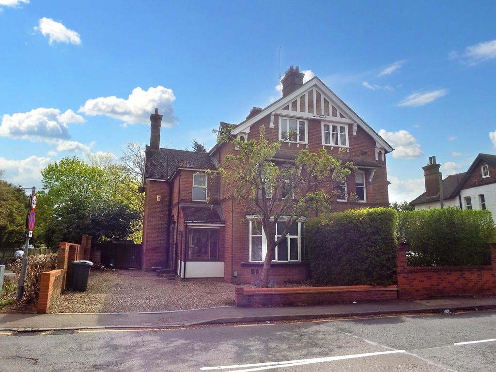 Julians Road, Stevenage, Hertfordshire, SG1 5 bed semidetached house