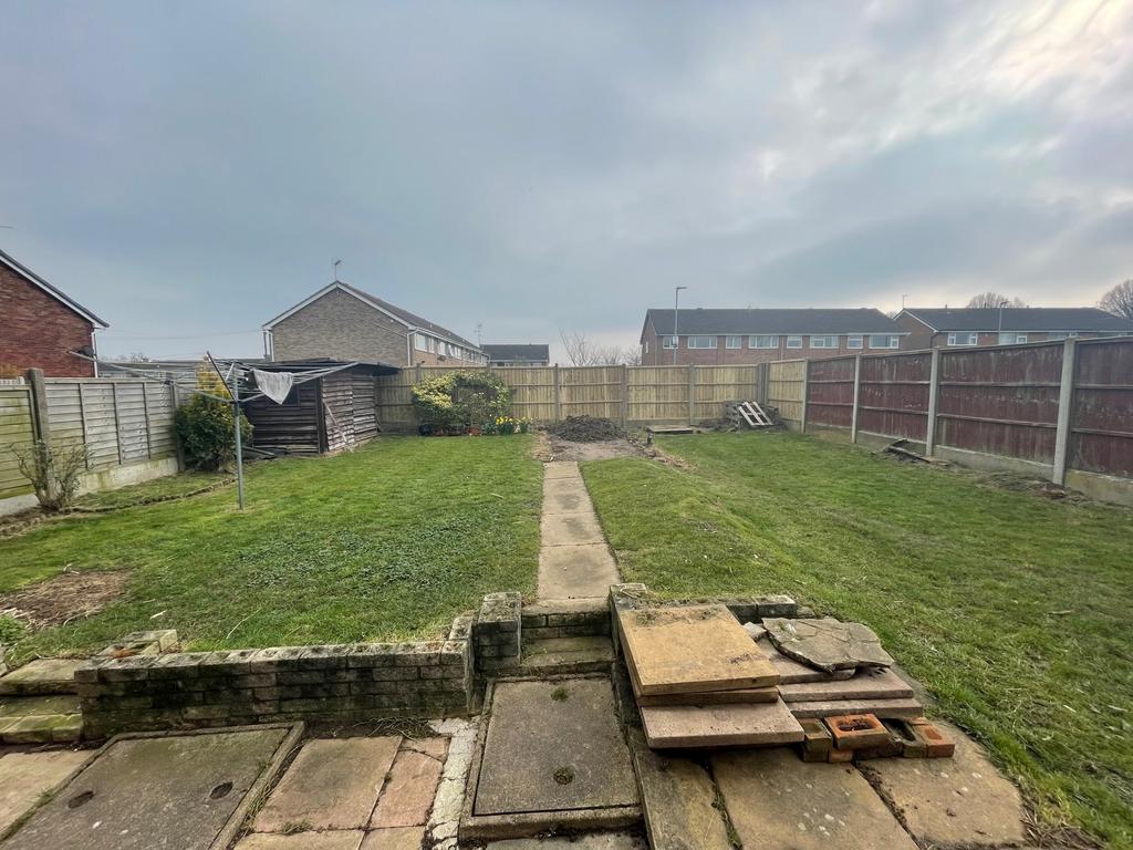 Field Close, Hinckley... 3 bed semidetached house £975 pcm (£225 pw)