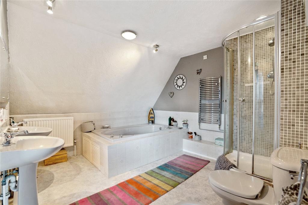 En-Suite Bathroom