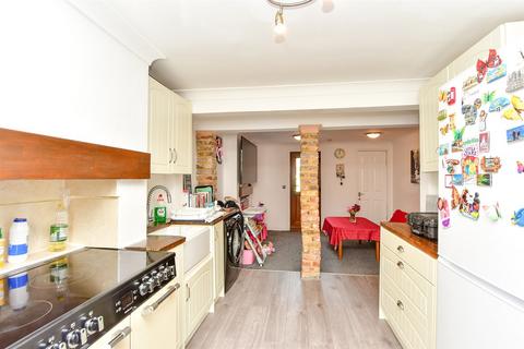 2 bedroom end of terrace house for sale, London Road, Teynham, Sittingbourne, Kent