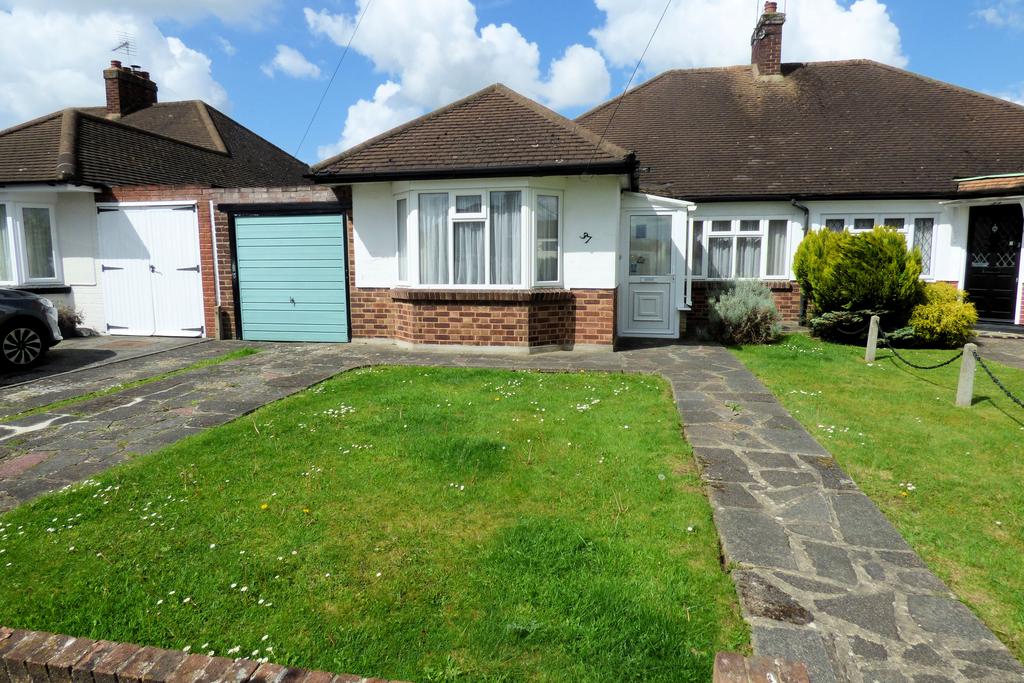 St. Albans Avenue, Upminster RM14 3 bed semidetached bungalow for sale