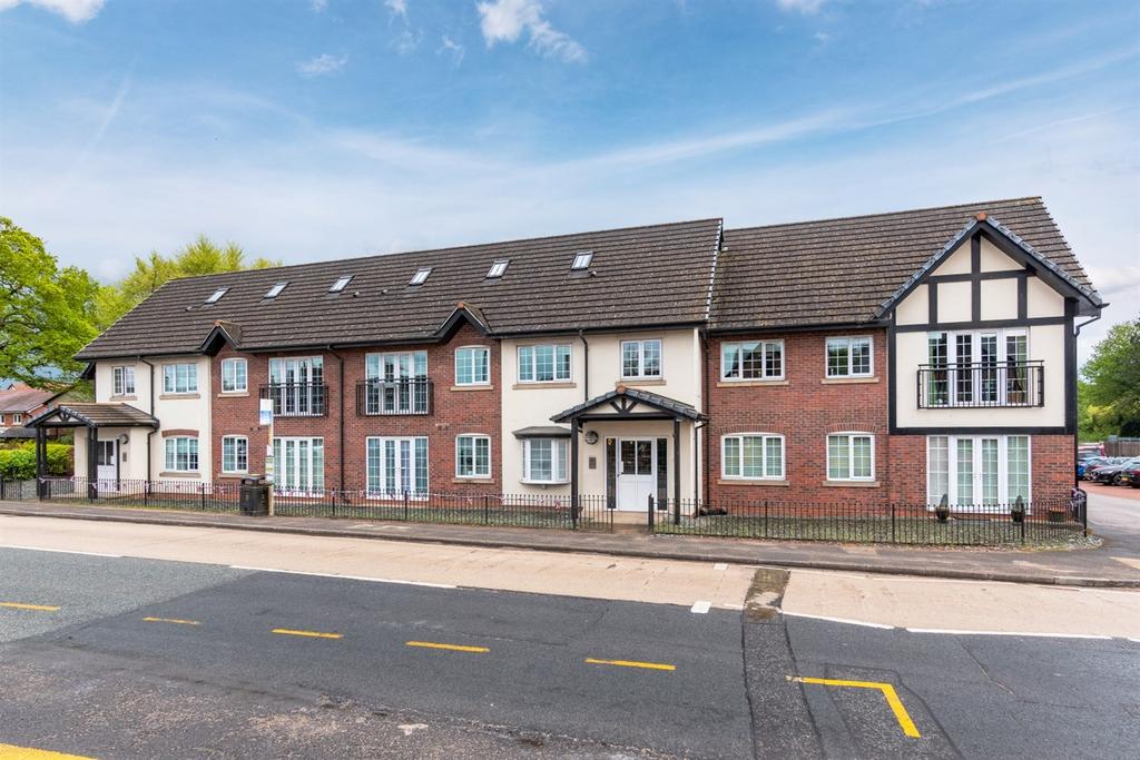 Dixon Court, Chelford 2 bed penthouse for sale £220,000