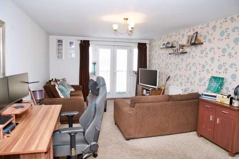 1 bedroom apartment for sale - Pettacre Close, London, SE28 0PA