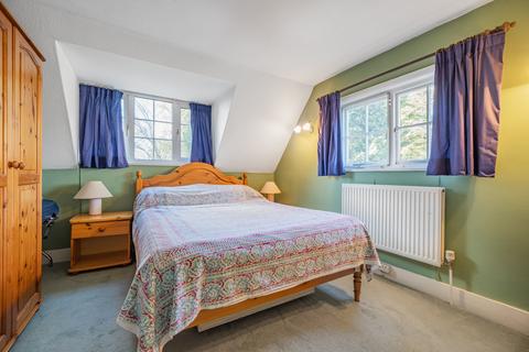 Whincroft Hazel Grove, Hindhead, GU26 6BJ