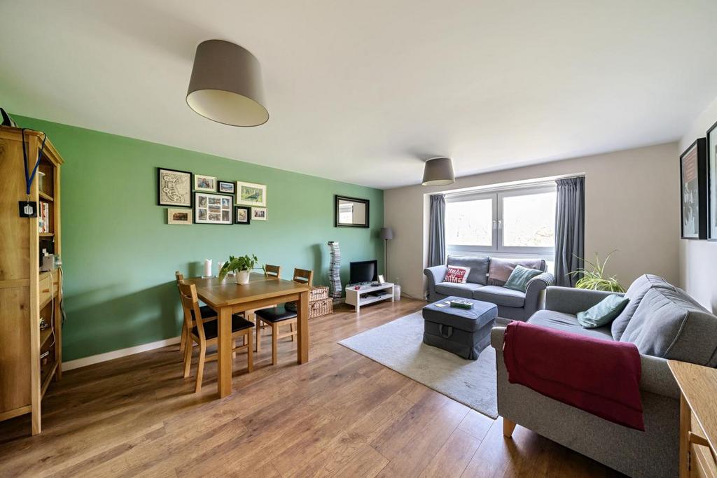 Beulah Hill, Crystal Palace 2 bed flat for sale - £350,000