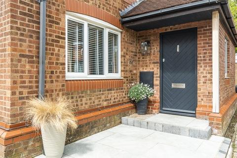 36 Barton Drive, Hamble, Southampton, SO31 4RE