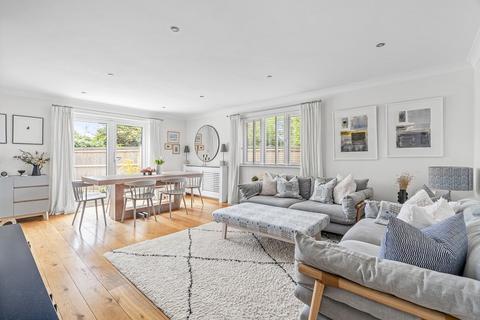 36 Barton Drive, Hamble, Southampton, SO31 4RE