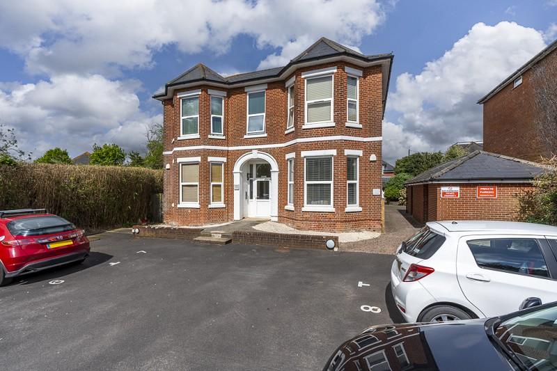 11 St. Marys Road, Netley Abbey, Southampton, Hampshire. SO31 5HR 1 bed