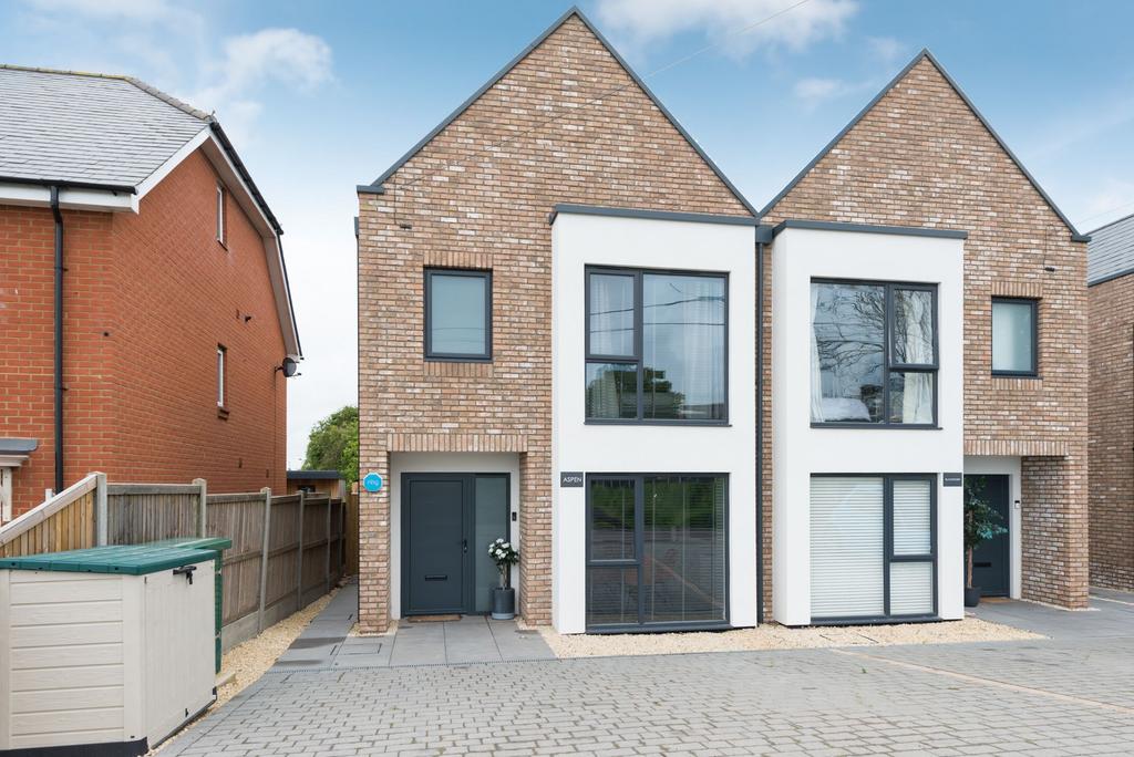 Haine Road, Ramsgate, CT12 3 bed semi-detached house - £350,000