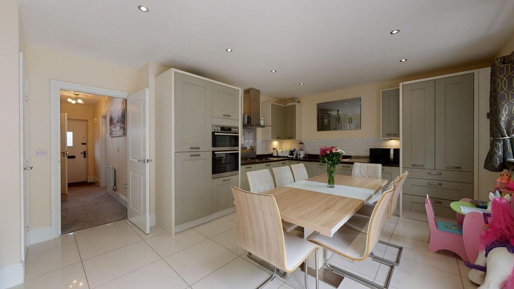 Lakeside Avenue, Faversham, ME13 4 bed detached house for sale £500,000