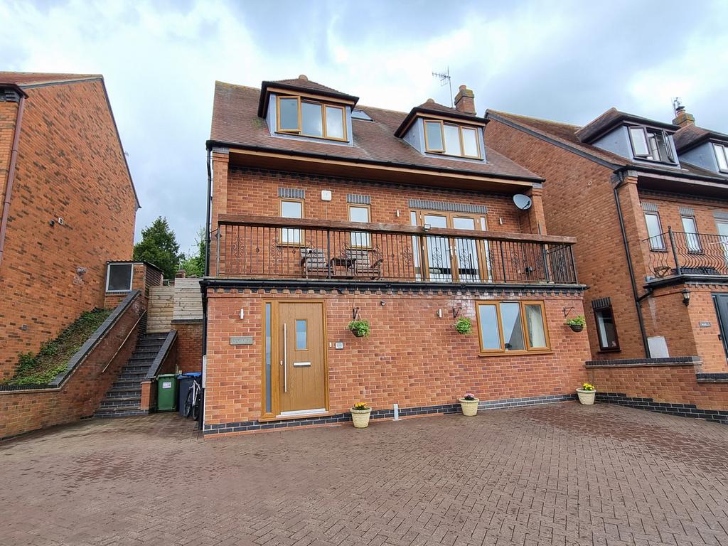 School Hill, Napton, CV47 4 bed detached house for sale £585,000
