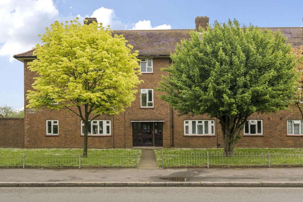 Grand Drive, Raynes Park 2 bed flat for sale £300,000