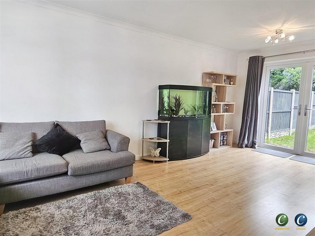 John Till Close, Rugeley, WS15 2AF 3 bed semidetached house £185,000