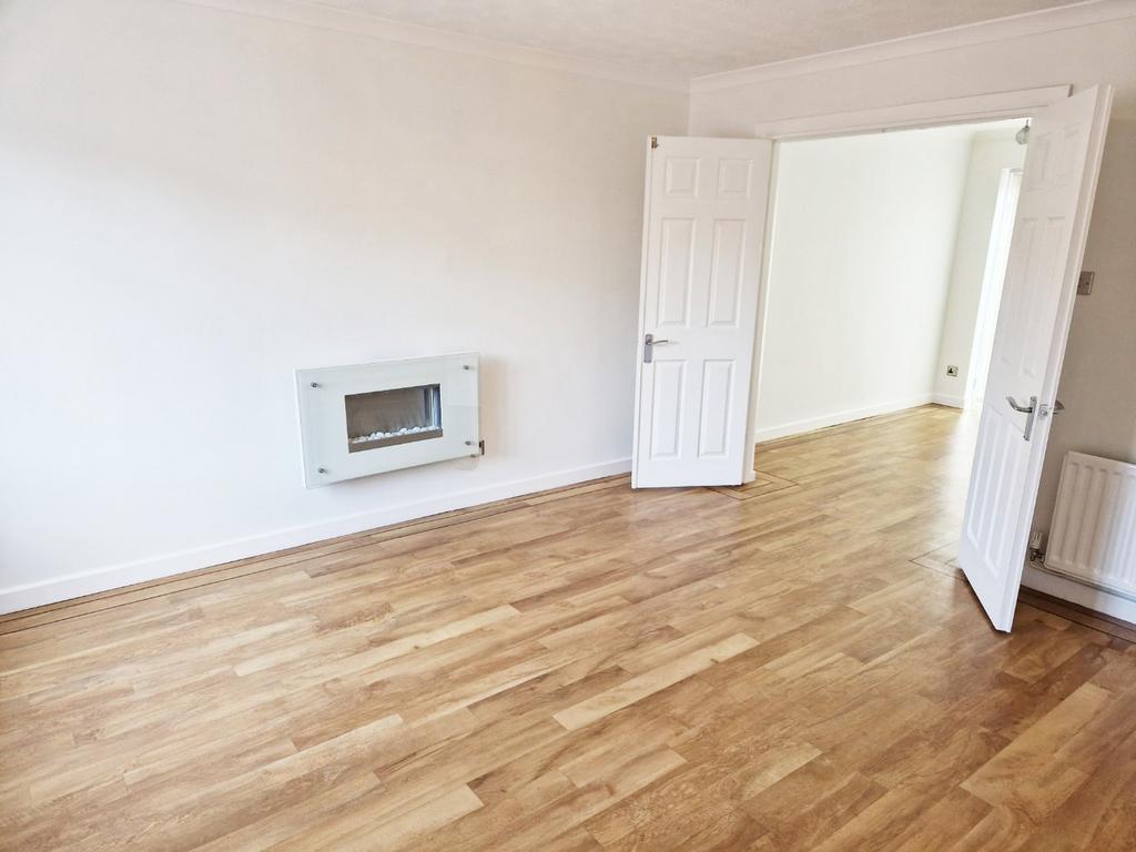 Japonica Drive, Nottingham, Nottinghamshire, NG6 8PU 3 bed semidetached house £1,250 pcm (£