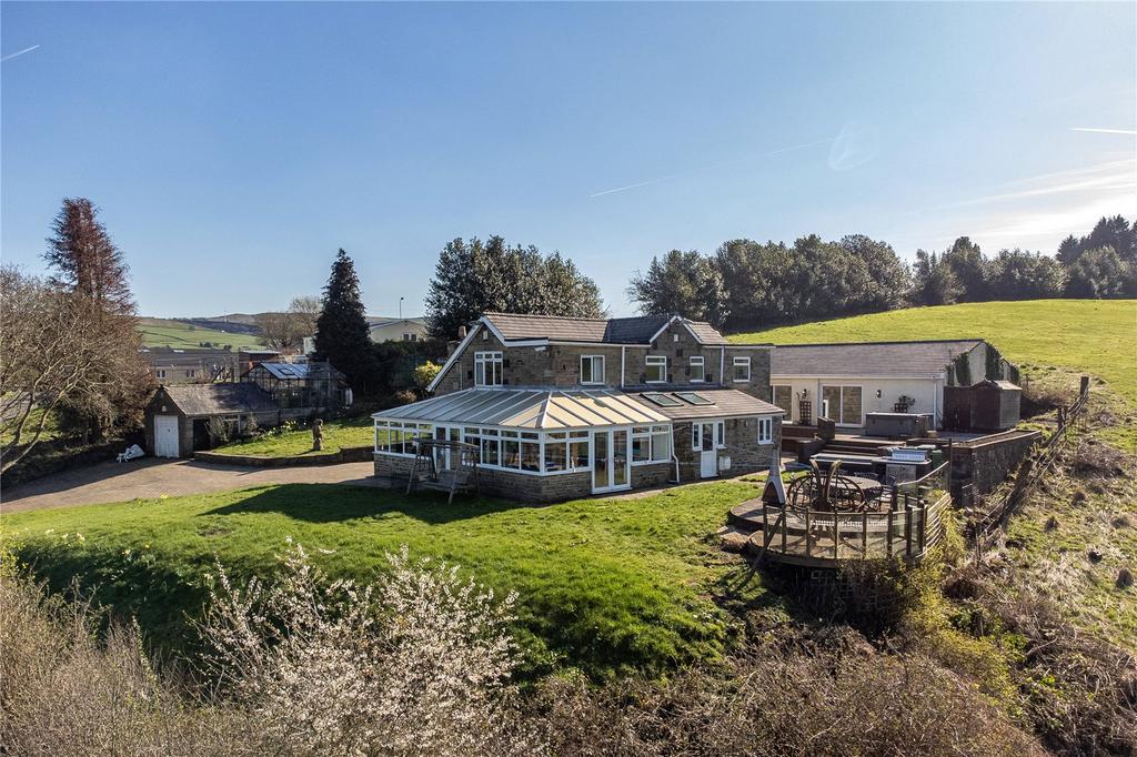 Steele Lane, Barkisland, Halifax, West Yorkshire, HX4 5 bed detached