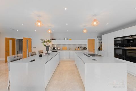 9 Ernest Road, Hornchurch, RM11 3JE