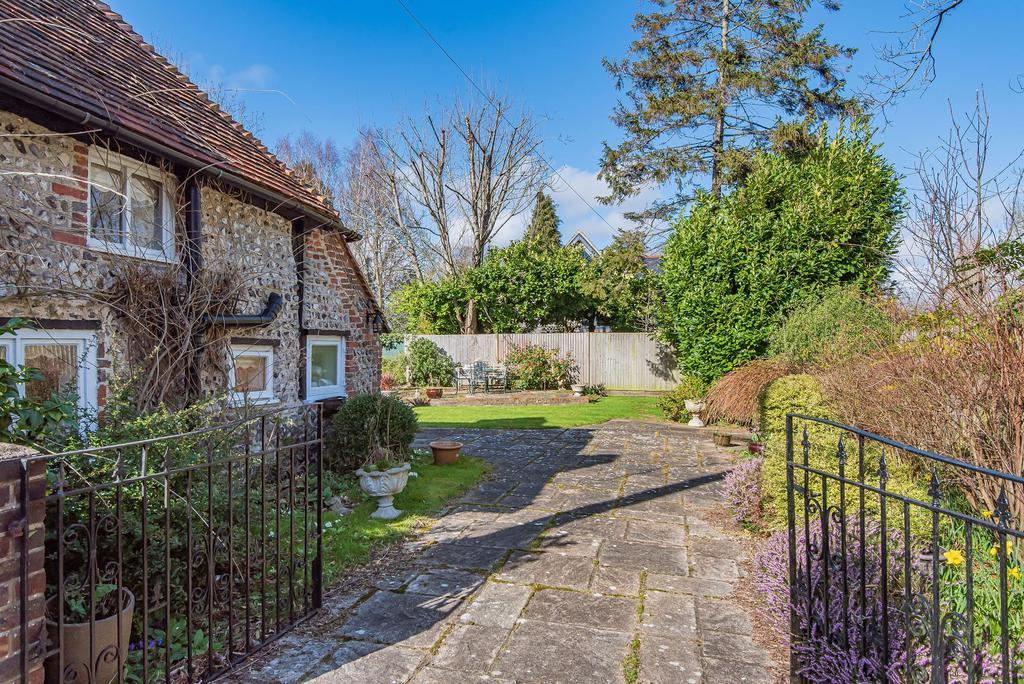 Bramber, Steyning BN44 3 bed property for sale £425,000