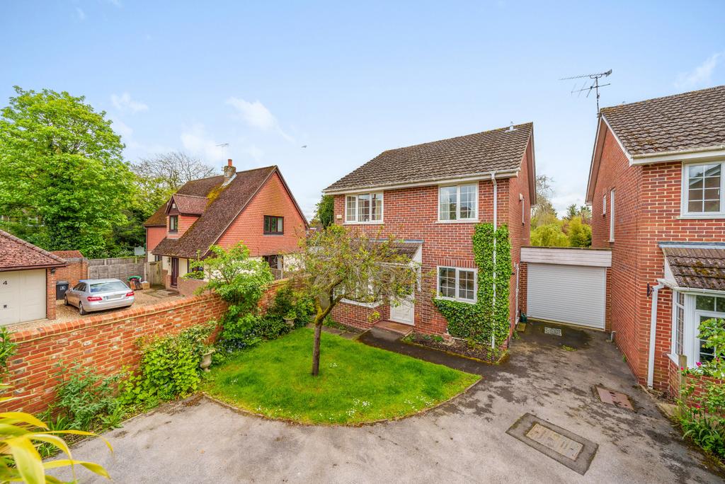 Riverside Gardens, Old Woking, Woking, GU22 4 bed detached house for ...