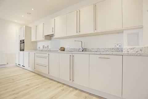 2 bedroom apartment to rent, Kings Hill, Barking, Riverside, IG11