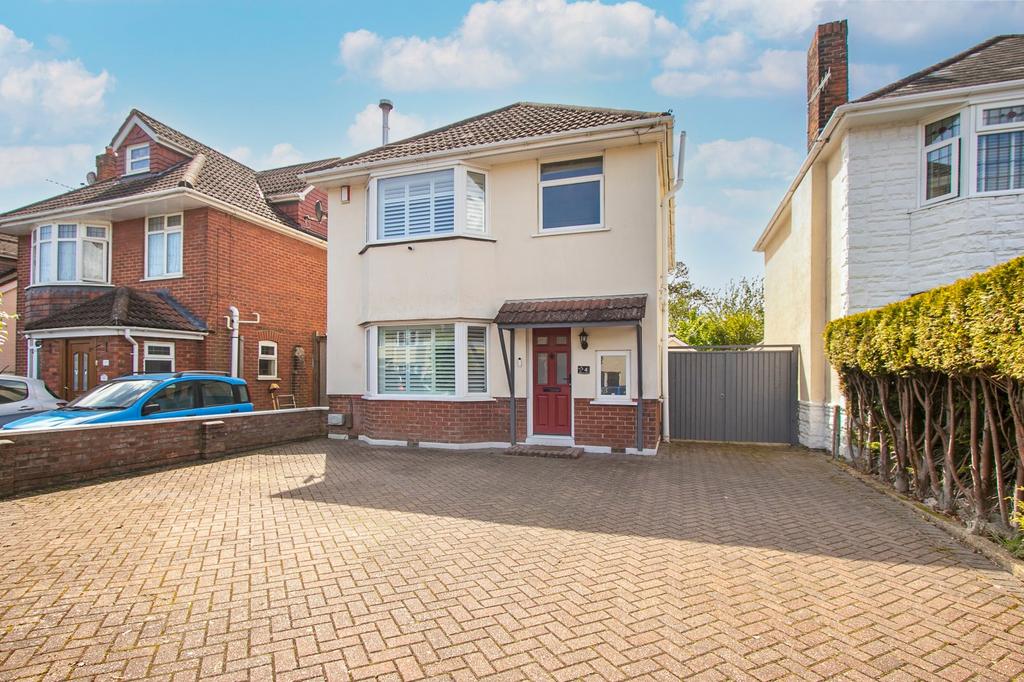 Milestone Road, Oakdale, Poole, Dorset, BH15 3 bed detached house for