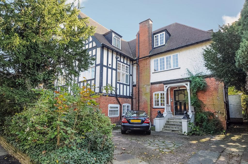 Park Hill Bickley BR1 2 bed apartment £1,700 pcm (£392 pw)