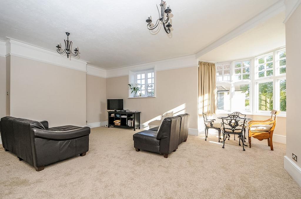 Park Hill Bickley BR1 2 bed apartment £1,700 pcm (£392 pw)