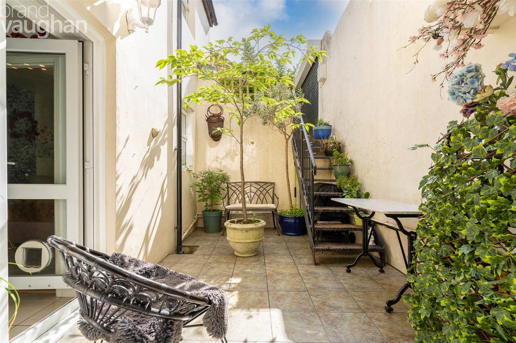 Waterloo Street, Hove, East Sussex, BN3 2 bed flat for sale £370,000