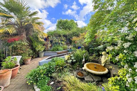 8 Clewer Avenue, Windsor, SL4 3QB