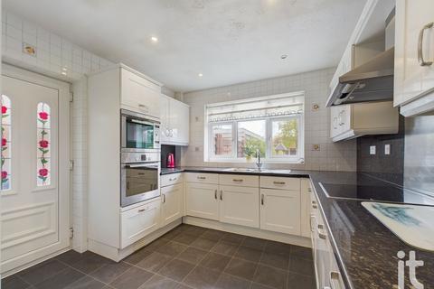 3 bedroom detached bungalow for sale - Ashbourne Drive, High Lane, Stockport, SK6