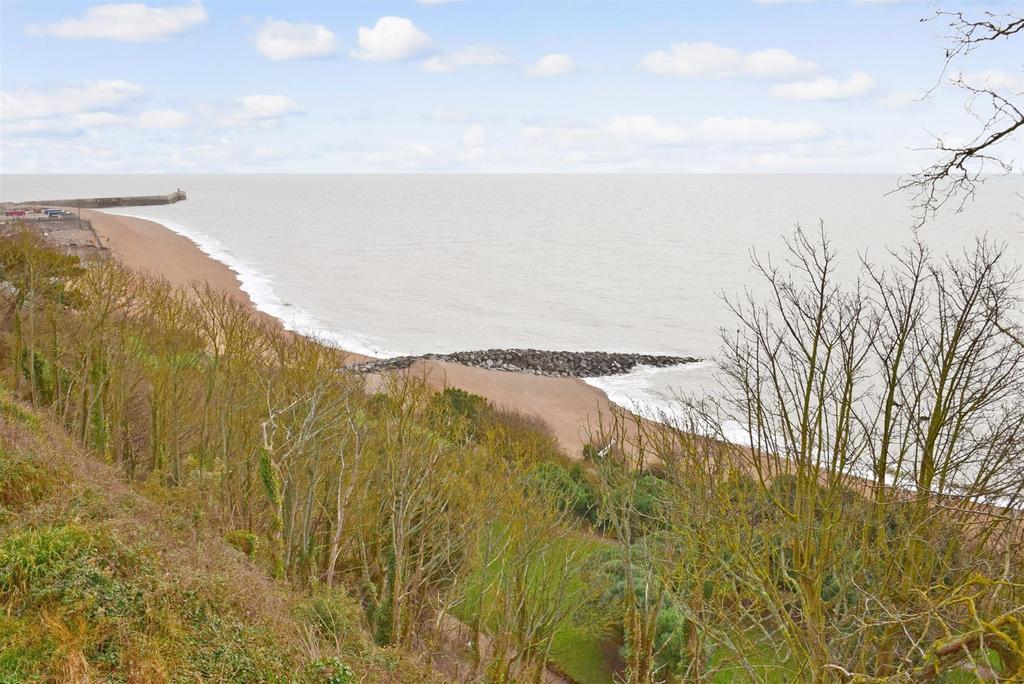 Clifton Gardens, Folkestone, Kent 2 bed apartment for sale £180,000