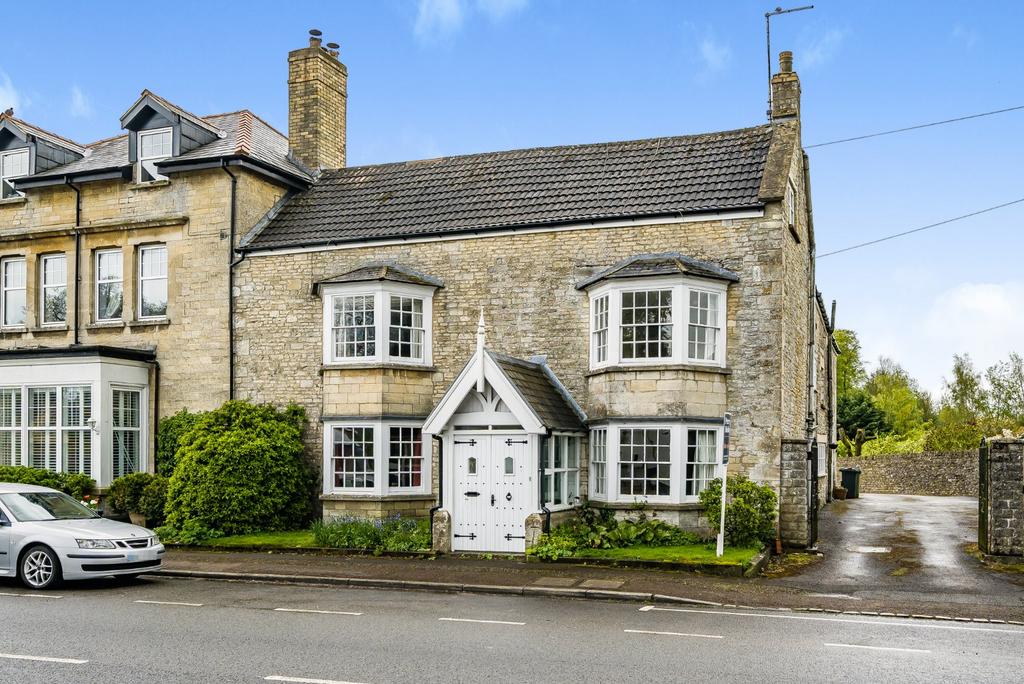 Ermin Way, Birdlip, Gloucestershire, GL4 5 bed semidetached house for
