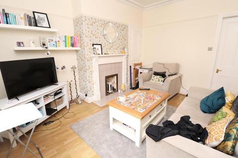 2 bedroom terraced house to rent, Oakwood Terrace, Pudsey, West Yorkshire, UK, LS28