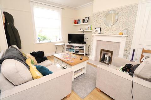 2 bedroom terraced house to rent, Oakwood Terrace, Pudsey, West Yorkshire, UK, LS28