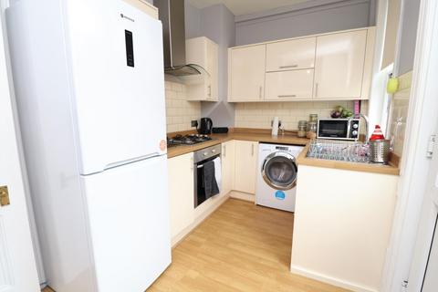 2 bedroom terraced house to rent, Oakwood Terrace, Pudsey, West Yorkshire, UK, LS28