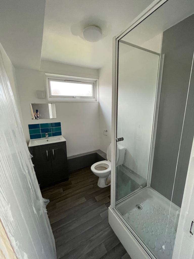 Upper Floor Bathroom