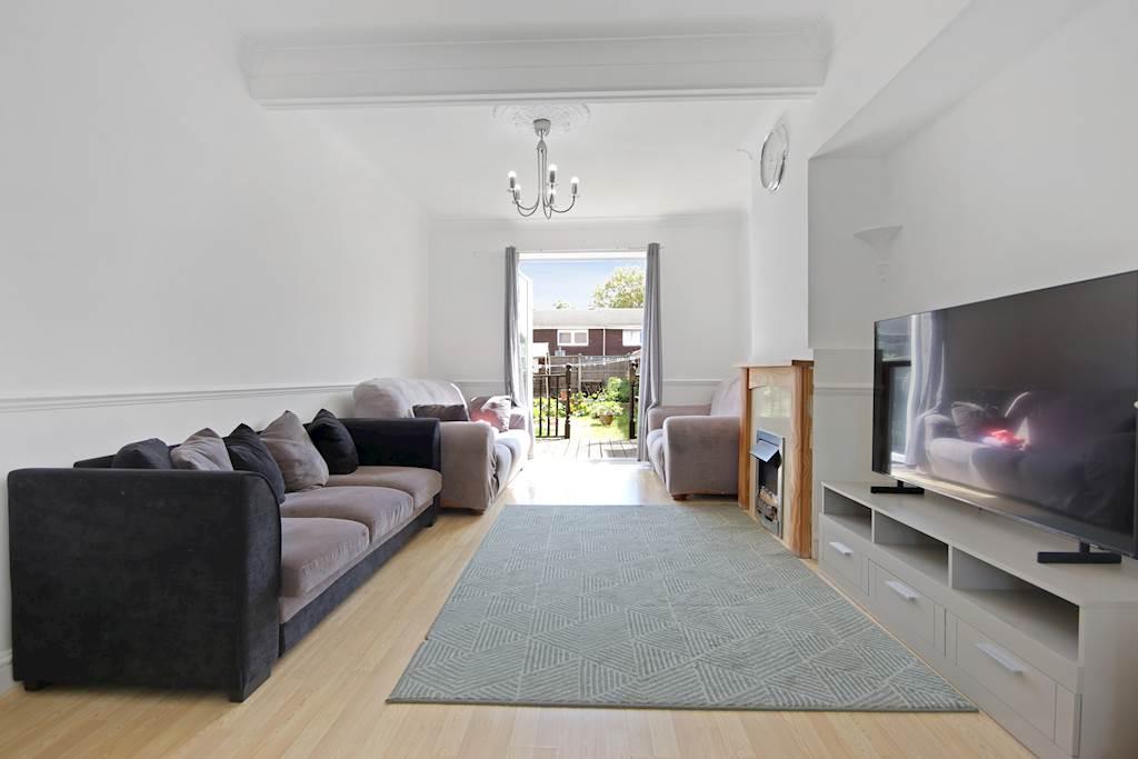 Dagenham, RM8 1TS 2 bed terraced house for sale £390,000