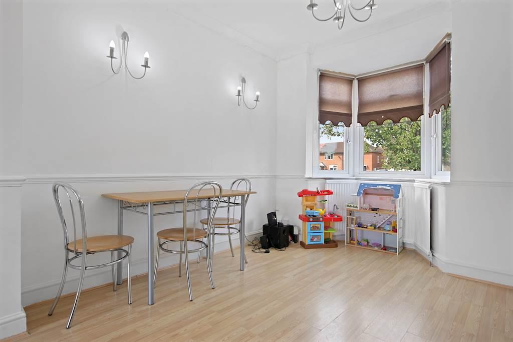 Dagenham, RM8 1TS 2 bed terraced house for sale £390,000