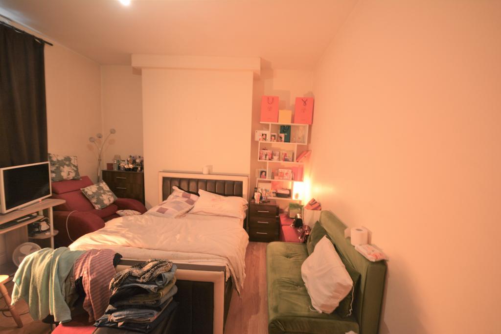 Front bdroom