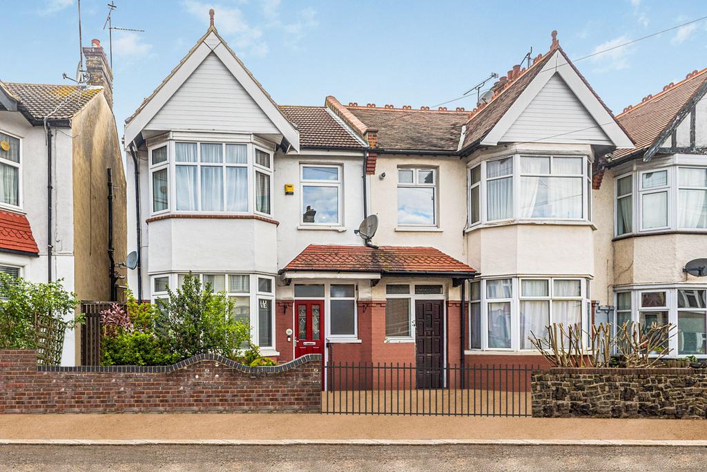 Westbourne Grove, Westcliffonsea, SS0 3 bed semidetached house for