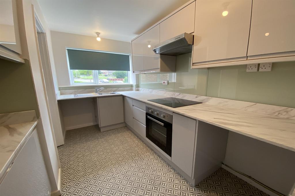 Inham Road, Chilwell, NG9 4GT 2 bed apartment £800 pcm (£185 pw)