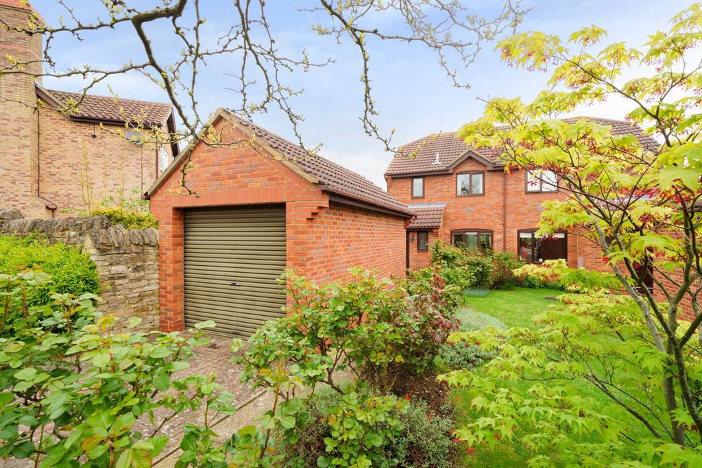 Deep Spinney, Biddenham 3 bed semidetached house for sale £300,000