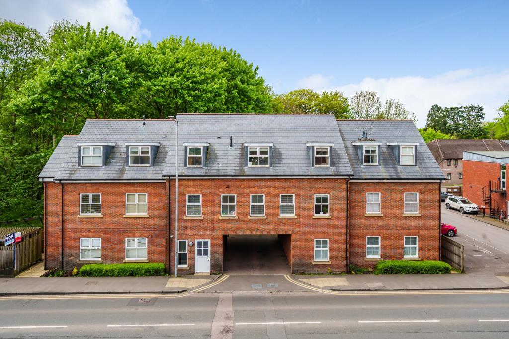 Chesham, Buckinghamshire, HP5 2 bed flat for sale £310,000