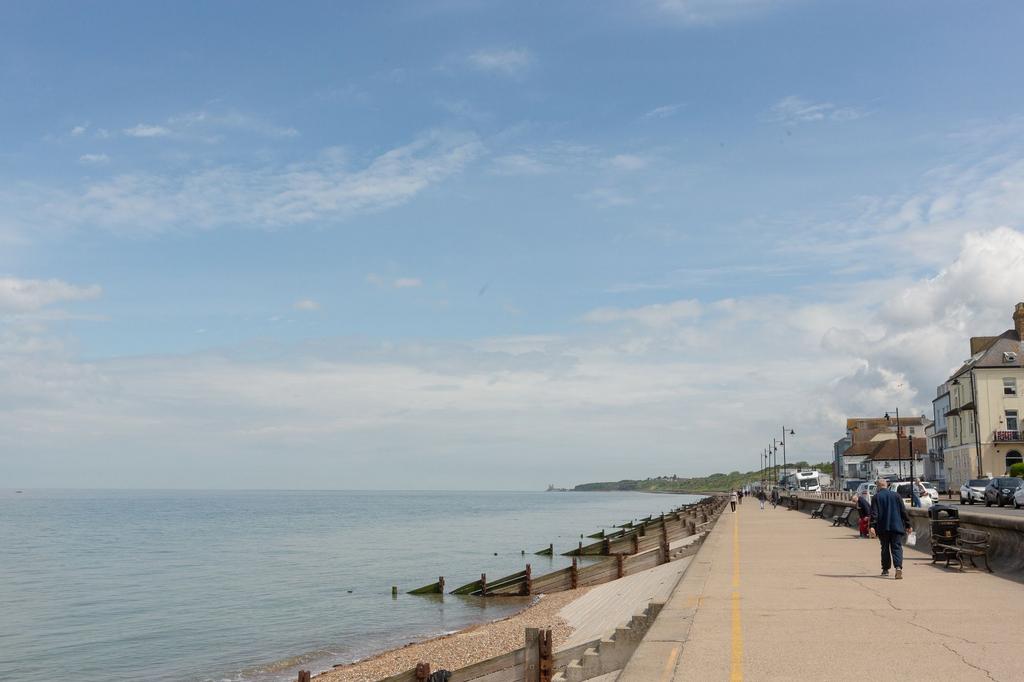 Central Parade, Herne Bay, CT6 2 bed apartment for sale £350,000