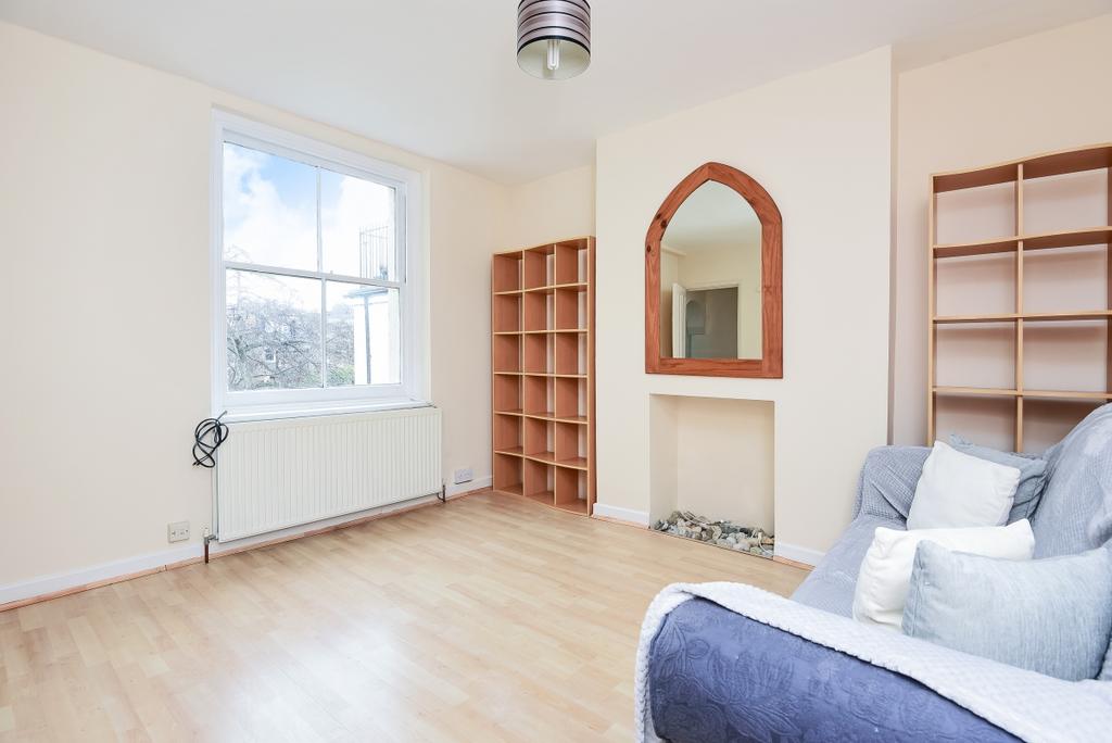 Pelham Road Wimbledon SW19 2 bed flat to rent £1,750 pcm (£404 pw)