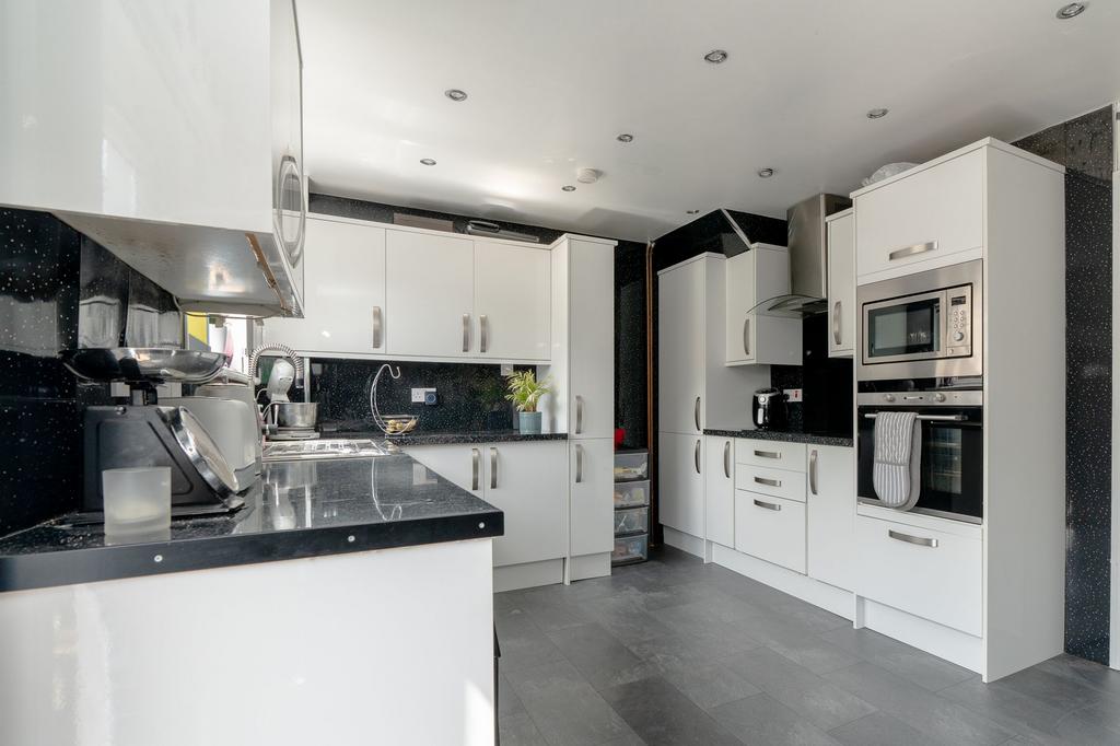 Fitted Kitchen/Dining Room