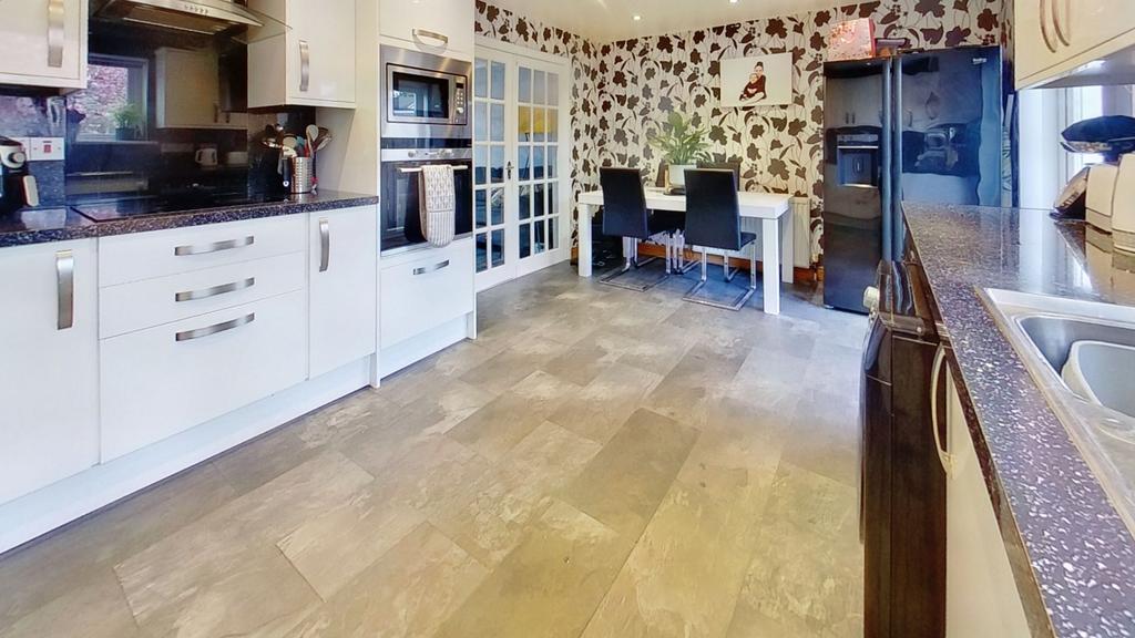 Fitted Kitchen/Dining Room