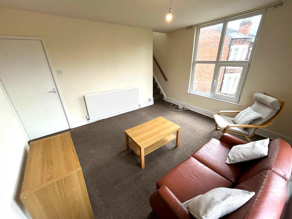 Montpelier Road, Dunkirk, Nottingham NG7 1 bed duplex £675 pcm (£156 pw)
