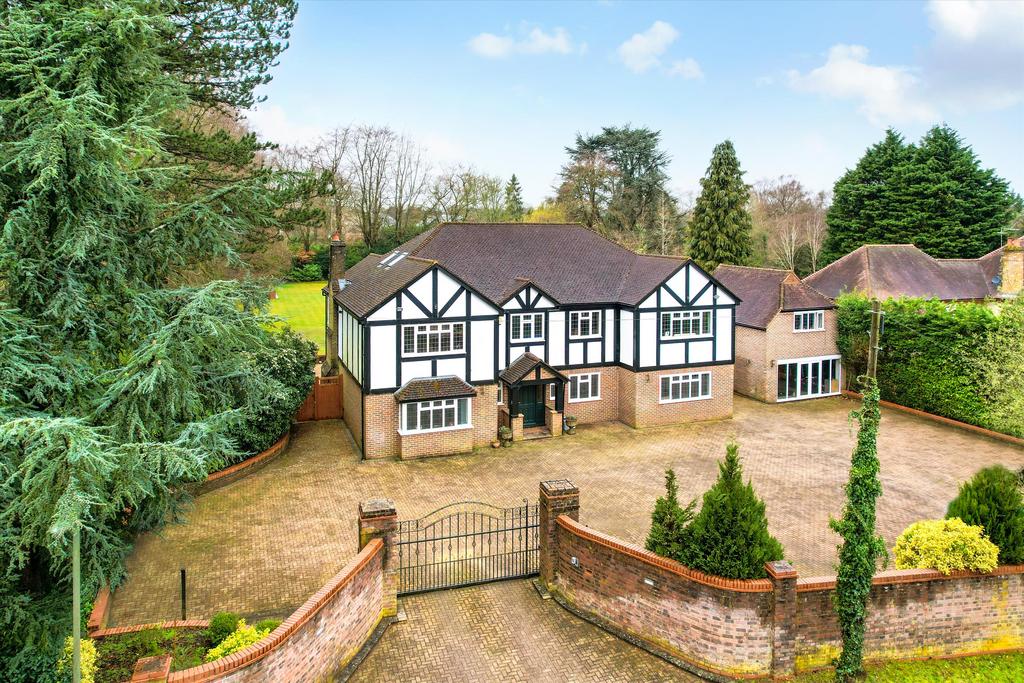 Waterhouse Lane, Kingswood, Tadworth, Surrey, KT20 7 bed detached house